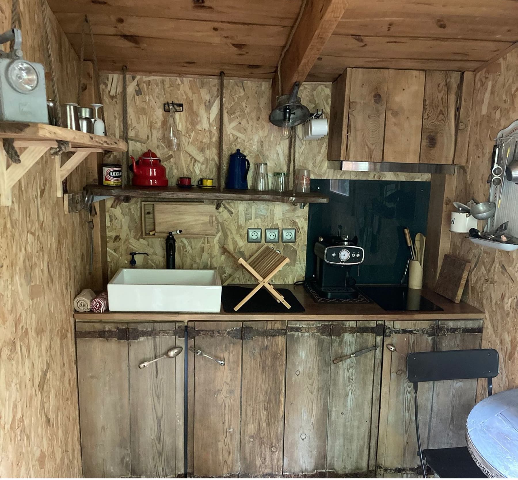 Equipped kitchen at Le Cabanon d'Aix