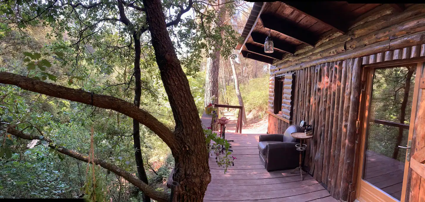 Cabanon à louer à Aix-en-Provence avec terrasse en pinède